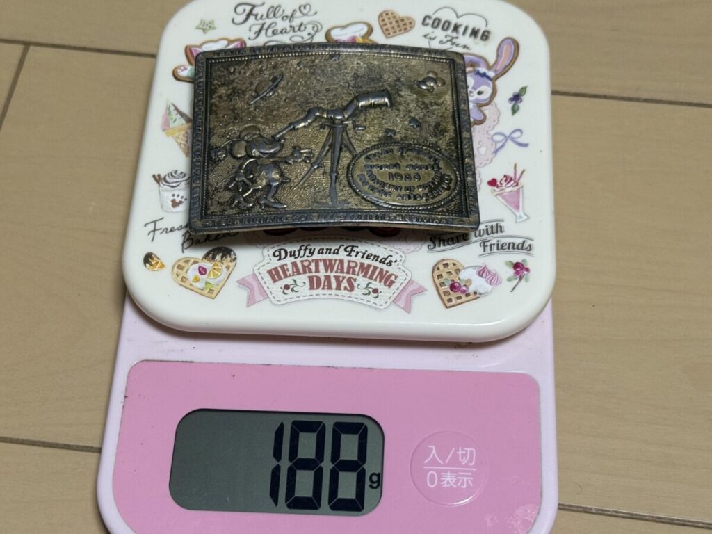 真鍮製ヴィンテージバックルの重量計測188g